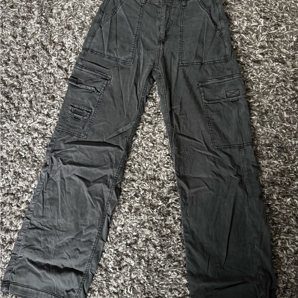 Grey American eagle cargo stretch pants